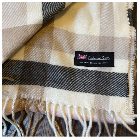 Elegant chic Tartan Plaid cashmere fringe scarf - Picture 2 of 5